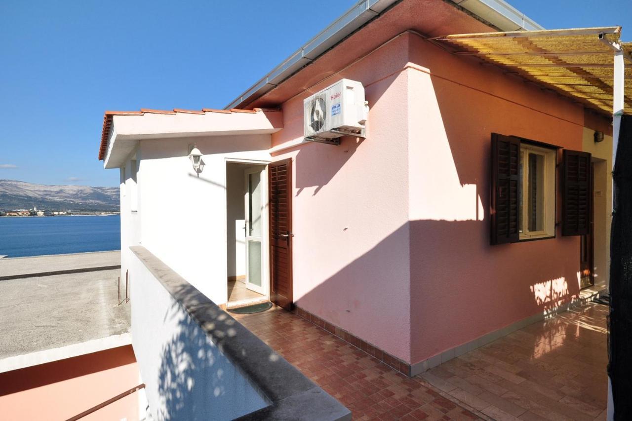 Apartments By The Sea Arbanija, Ciovo - 1085 Trogir Kültér fotó